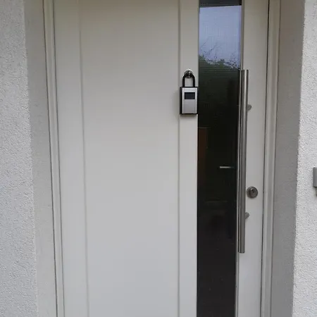 Apartment Im Gegenwartsraum, Nahe Ice Bhf *